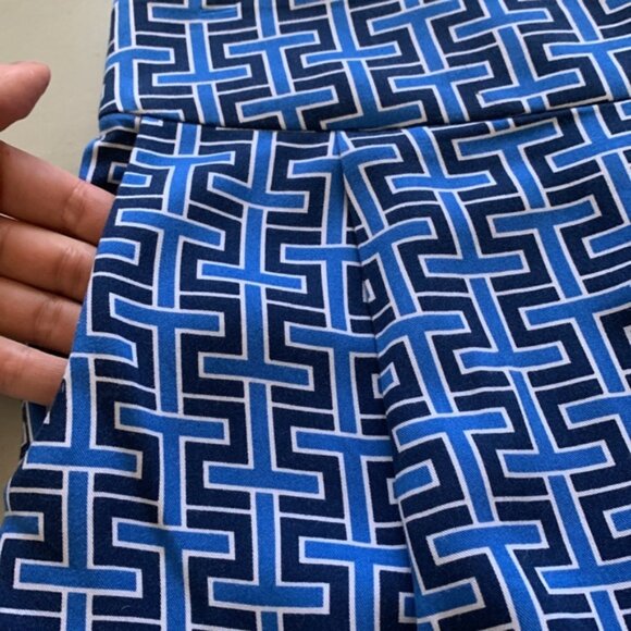 Southern Tide Blue Pattern Shorts - Picture 5 of 8